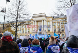 Protest pielęgniarek i położnych przed KPRM