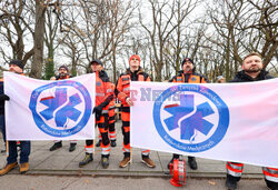 Protest pielęgniarek i położnych przed KPRM