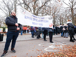 Protest pielęgniarek i położnych przed KPRM