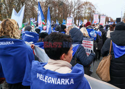 Protest pielęgniarek i położnych przed KPRM