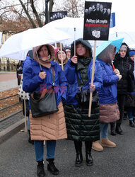 Protest pielęgniarek i położnych przed KPRM