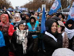 Protest pielęgniarek i położnych przed KPRM