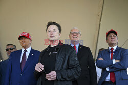 Donald Trump i Elon Musk oglądają szósty test statku SpaceX