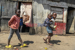 Życie dzieci w slumsach Nairobi