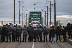 Protesty przeciwko zburzeniu mostu w Belgradzie