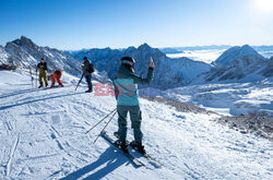 Otwarcie sezonu zimowego w niemieckim Zugspitze