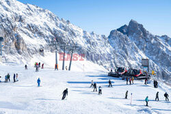 Otwarcie sezonu zimowego w niemieckim Zugspitze