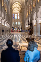 Prezydent Macron odwiedził Notre Dame przed otwarciem