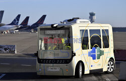 Autonomiczny autobus na lotnisku w Brukseli