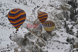 Balony w ośnieżonej Kapadocji