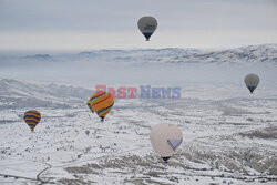 Balony w ośnieżonej Kapadocji