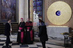 Prezydent Macron odwiedził Notre Dame przed otwarciem