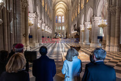 Prezydent Macron odwiedził Notre Dame przed otwarciem