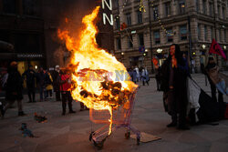 Ognisty protest przeciwko Black Friday w Helsinkach