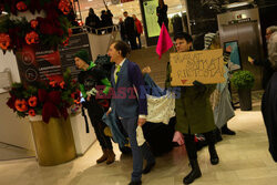 Ognisty protest przeciwko Black Friday w Helsinkach