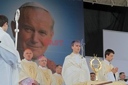 Relikwie Jana Pawla II przeniesiono do Kosciola Centrum JP II