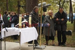 Matka Ks. Jerzego Popiełuszki wspomina syna pod jego pomnikiem w Toruniu