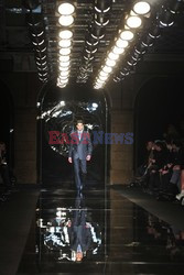 Milan Fashion Week  - arch