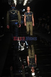 Milan Fashion Week  - arch