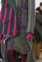 Sacai details