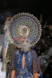 Manish Arora details details