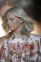 Etro details